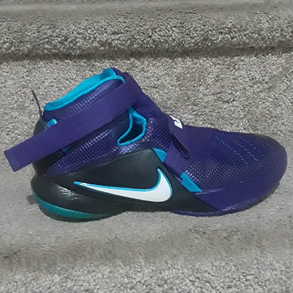 Youths 5.5 Lebron tennis shoes.